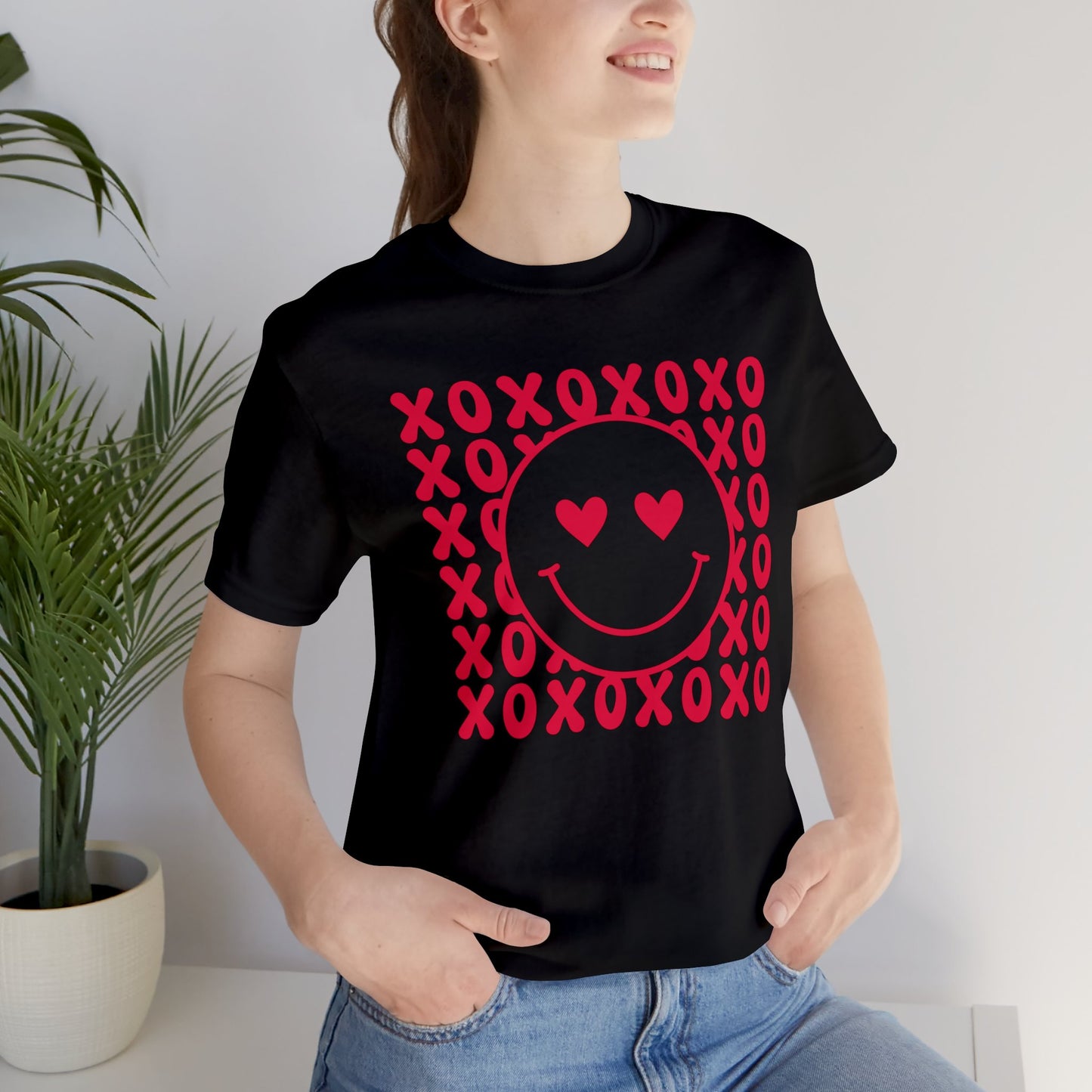 XOXO Heart Eyes Smiley Face Short Sleeve Tee